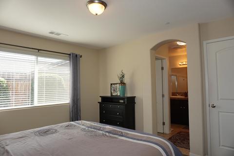 492 Edgewater St, Tulare, CA 93274 photo 8