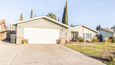 580 Orangewood Dr, Lemoore, CA 93245 photo 1