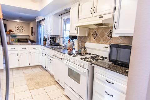 580 Orangewood Dr, Lemoore, CA 93245 photo 9