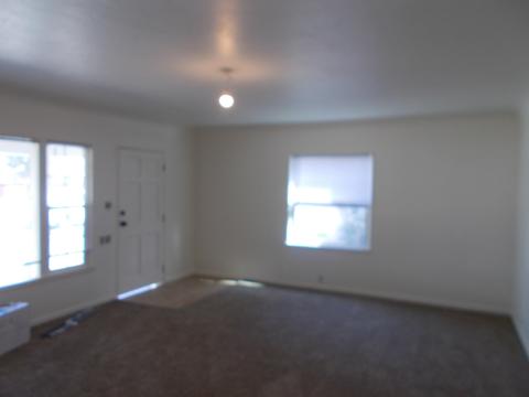 1065 E La Mesa Dr, Tulare, CA 93274 photo 4