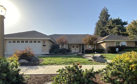 1446 E Avila Dr, Tulare, CA 93274 photo 1