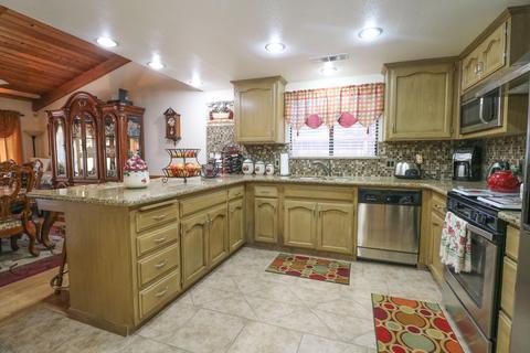 263 E Garfield Ave, Tulare, CA 93274 photo 13