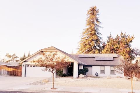 1530 E Avila Dr, Tulare, CA 93274 photo 1