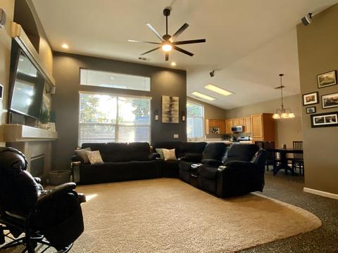 1601 E La Vida Ct, Visalia, CA 93292 photo 2