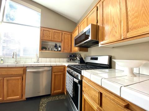 1601 E La Vida Ct, Visalia, CA 93292 photo 6