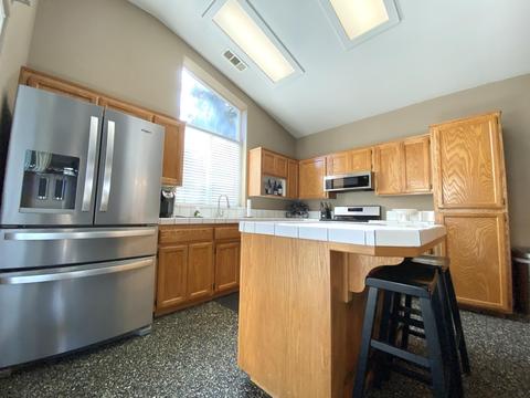 1601 E La Vida Ct, Visalia, CA 93292 photo 5