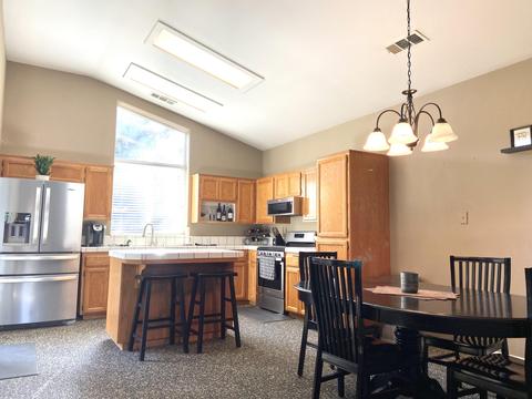 1601 E La Vida Ct, Visalia, CA 93292 photo 4