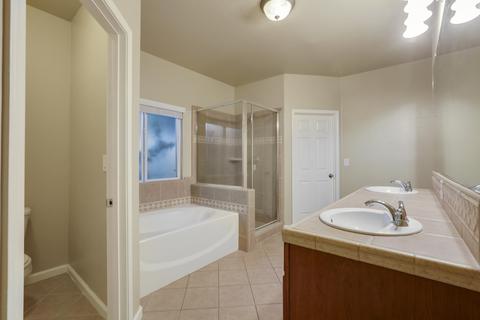 2002 E Parkview, Visalia, CA 93292 photo 26