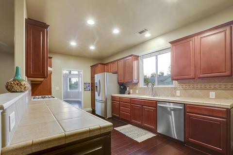 2002 E Parkview, Visalia, CA 93292 photo 16