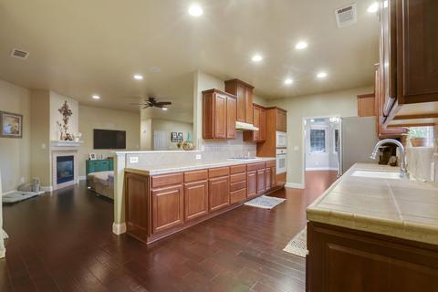 2002 E Parkview, Visalia, CA 93292 photo 17