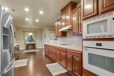 2002 E Parkview, Visalia, CA 93292 photo 15
