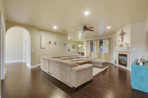 2002 E Parkview, Visalia, CA 93292 photo 9