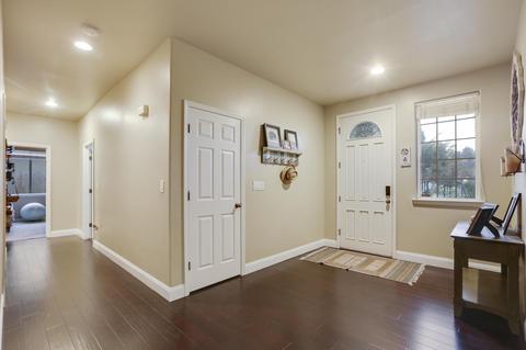 2002 E Parkview, Visalia, CA 93292 photo 8