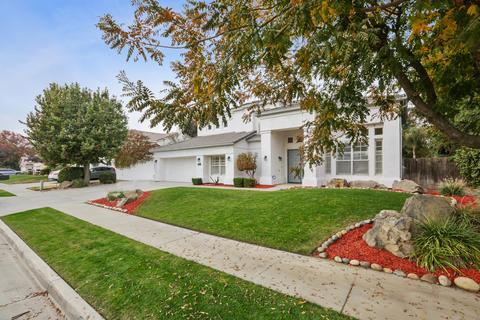 650 Avalon Dr, Lemoore, CA 93245 photo 2