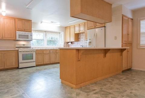 2711 E Paradise Ave, Visalia, CA 93292 photo 8