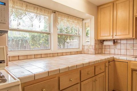 2711 E Paradise Ave, Visalia, CA 93292 photo 10