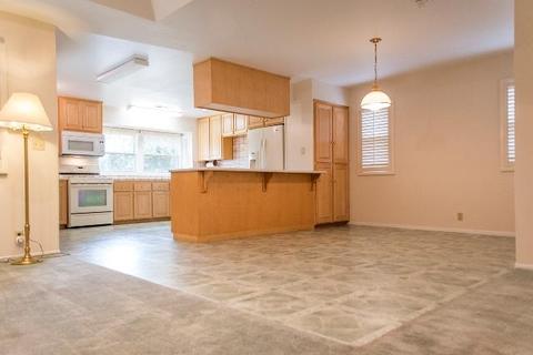 2711 E Paradise Ave, Visalia, CA 93292 photo 7