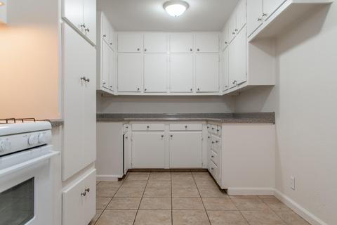 636 E Cypress Ave, Visalia, CA 93292 photo 12