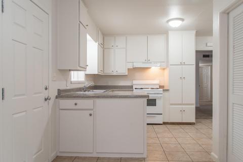 636 E Cypress Ave, Visalia, CA 93292 photo 13