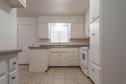 636 E Cypress Ave, Visalia, CA 93292 photo 10