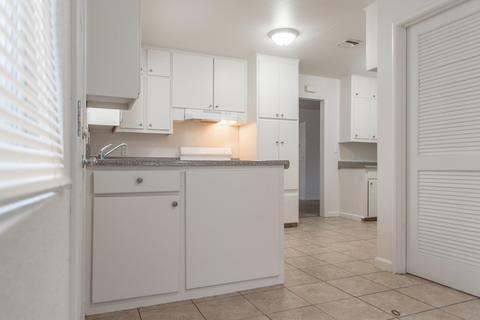 636 E Cypress Ave, Visalia, CA 93292 photo 14