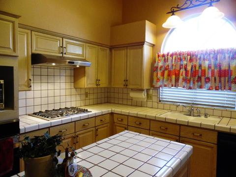 1832 S Peppertree St, Visalia, CA 93277 photo 9