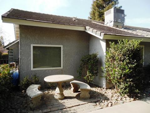 1832 S Peppertree St, Visalia, CA 93277 photo 2