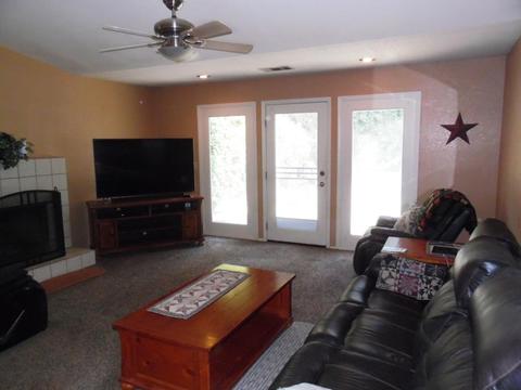 1832 S Peppertree St, Visalia, CA 93277 photo 10