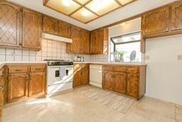 409 E Cherry Ct, Visalia, CA 93277 photo 16