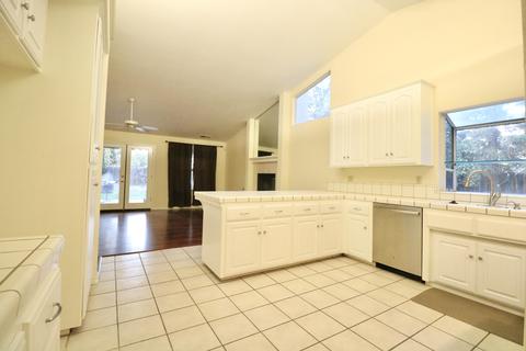2322 Murray Ct, Visalia, CA 93292 photo 14