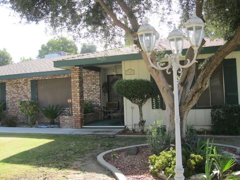 1457 Kaweah Dr, Tulare, CA 93274 photo 2