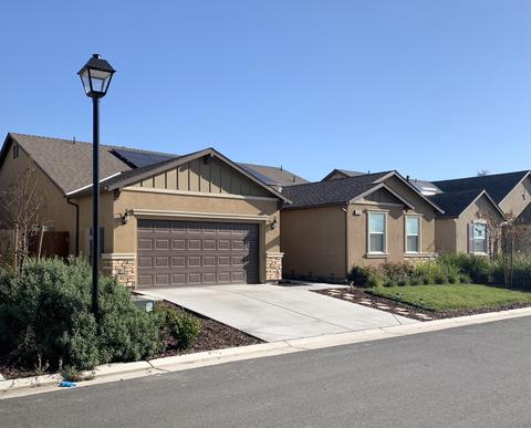 1685 Softwind Dr, Tulare, CA 93274 photo 2