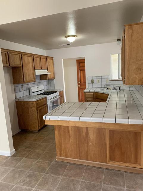 1713 E Cypress Ave, Tulare, CA 93274 photo 4