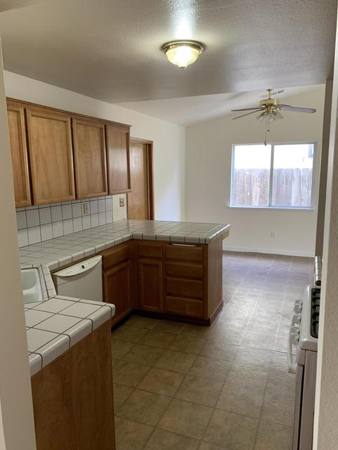 1713 E Cypress Ave, Tulare, CA 93274 photo 3