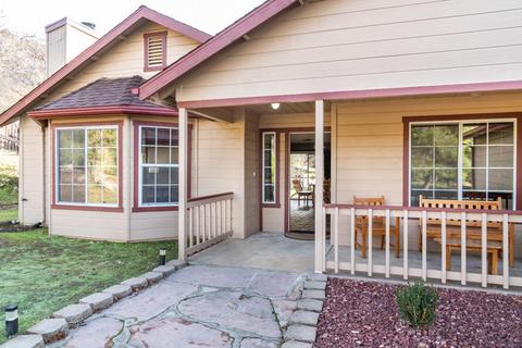 43916 Washburn Dr, Three Rivers, CA 93271 photo 2