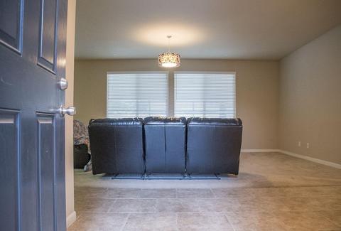 992 Tradition Dr, Lemoore, CA 93245 photo 7