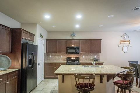 992 Tradition Dr, Lemoore, CA 93245 photo 11
