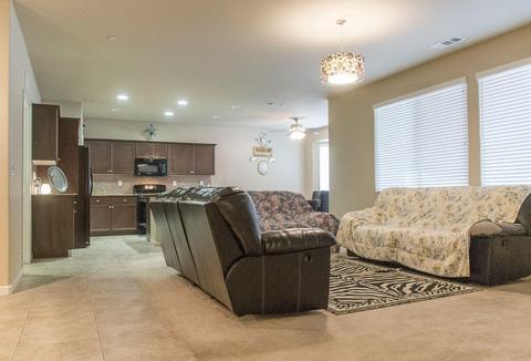 992 Tradition Dr, Lemoore, CA 93245 photo 8