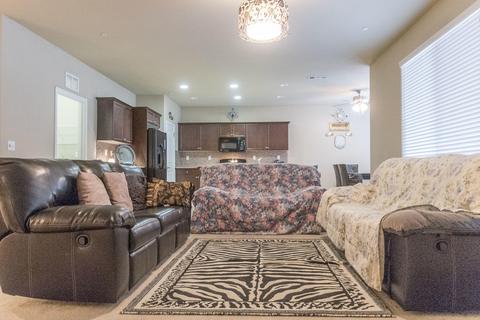 992 Tradition Dr, Lemoore, CA 93245 photo 10