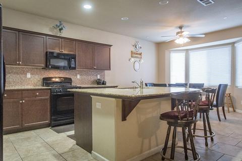 992 Tradition Dr, Lemoore, CA 93245 photo 16