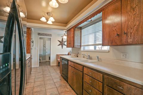 2335 E Howard Ave, Visalia, CA 93292 photo 11