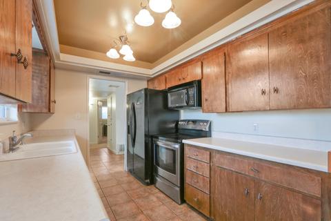 2335 E Howard Ave, Visalia, CA 93292 photo 13