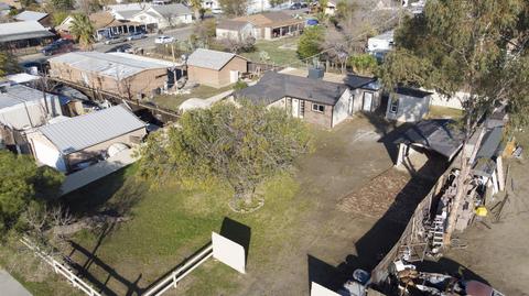 809 E Shasta St, Avenal, CA 93204 photo 2