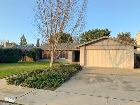 2232 E Hillcrest Ave, Visalia, CA 93292 photo 2