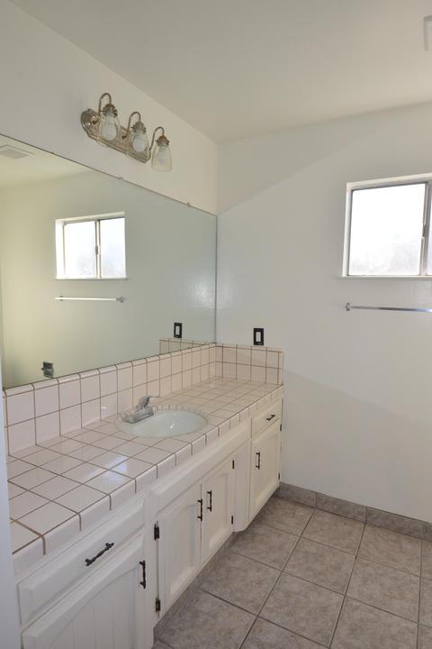 2232 E Hillcrest Ave, Visalia, CA 93292 photo 12