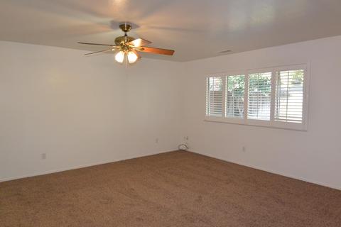 2232 E Hillcrest Ave, Visalia, CA 93292 photo 5