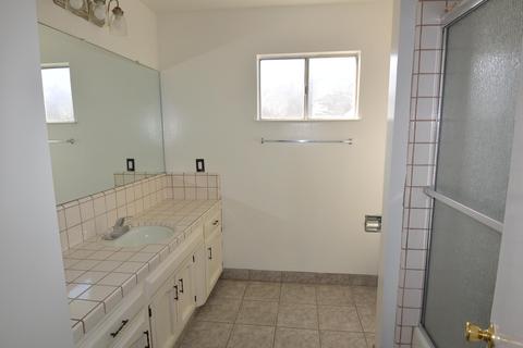 2232 E Hillcrest Ave, Visalia, CA 93292 photo 11