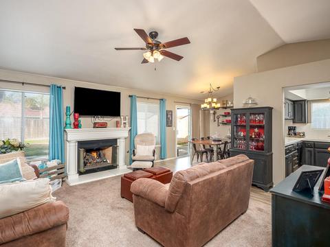 826 Monaco Dr, Lemoore, CA 93245 photo 5