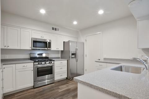 4736 W Iris Ave, Visalia, CA 93277 photo 2