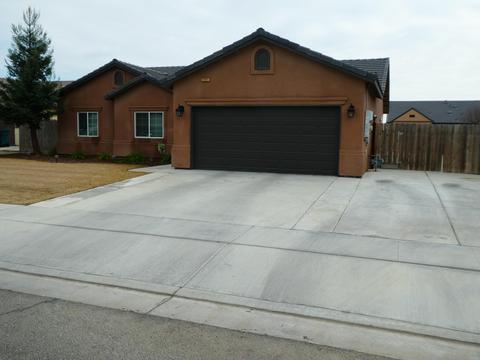 1781 E Arrowhead Pl, Tulare, CA 93274 photo 3